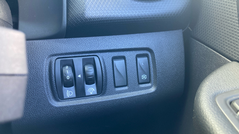 Renault Clio 0.9 TCE 90 Iconic 5dr Petrol Hatchback